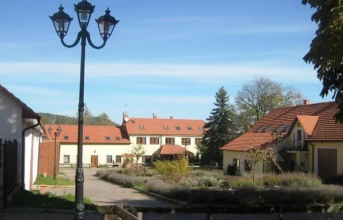 캠프장 Caravan On Farm Otradovice